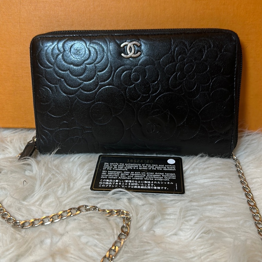 Chanel Camelia Zip wallet